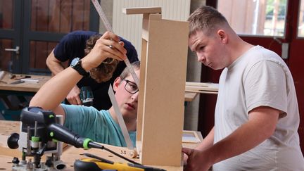 Des élèves du lycée professionnel des métiers du bâtiment Gustave-Eiffel, à Cernay (Haut-Rhin), le 17 octobre 2022. (MAXPPP)