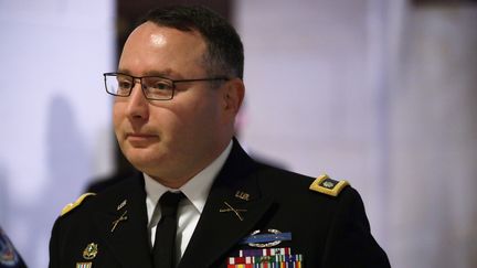 Alexander Vindman,&nbsp;officier militaire au Conseil de sécurité nationale des États-Unis, arrive à au Capitole à Washington&nbsp;le 29 octobre 2019, pour comparaître devant&nbsp;les comités qui enquêtent sur une procédure de destitution contre Donald Trump. (ALEX WONG / GETTY IMAGES NORTH AMERICA)