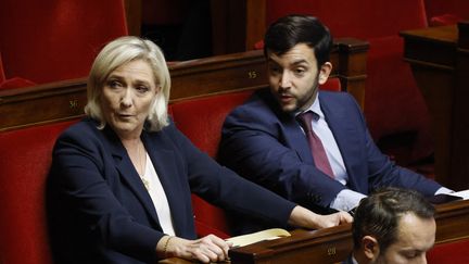 Marine Le Pen, présidente du groupe RN à l'Assemblée nationale et le député RN Jean-Philippe Tanguy, le 22 octobre 2024 à l'Assemblée nationale. (LUDOVIC MARIN / AFP)