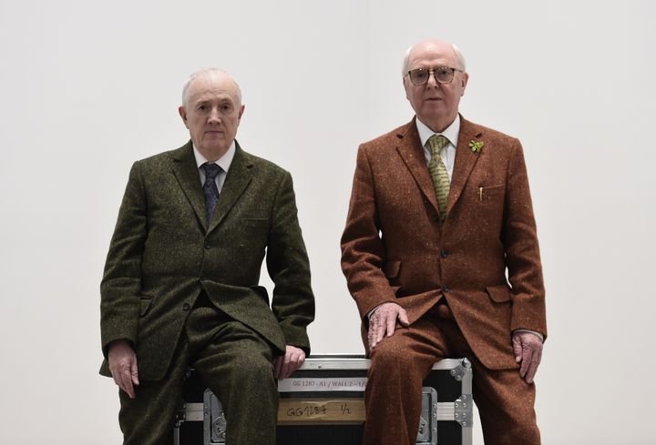 Les artistes Gilbert &amp; Georges&nbsp;(Gilbert Prousch and George Passmore)&nbsp;posent pour la présentation de leur exposition The Beard Pictures à la galerie Thaddaeus Ropac de Pantin.&nbsp; (STEPHANE DE SAKUTIN / AFP)