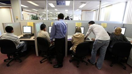 Personnes à la recherche d'un emploi à Richmond (Californie) le 17-7-2009 (© Justin Sullivan/Getty Images/AFP)