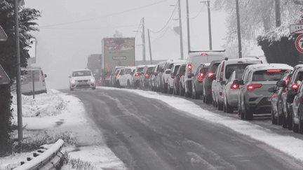 Météo : la neige perturbe les axes routiers en Haute-Savoie (France 2)