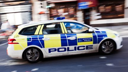 Une voiture de la police britannique, à Londres, le 20 mai 2020.&nbsp; (DAVID CLIFF / NURPHOTO / AFP)