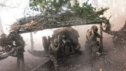 Fighting continues in the Donetsk region, where Ukrainian soldiers fire D-30 cannons towards Toretsk (Ukraine), July 30, 2024. (DIEGO HERRERA CARCEDO / ANADOLU / AFP)