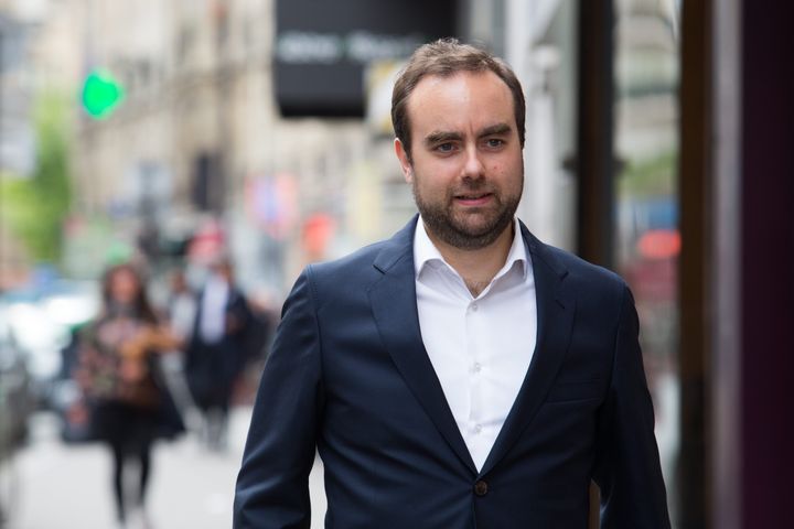 Sébastien Lecornu arrive au QG politique des Républicains pour une réunion du bureau politique, le 2 mai 2017, à Paris. (NICOLAS KOVARIK / MAXPPP)