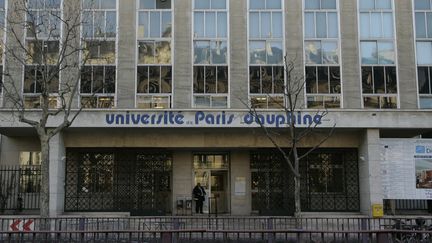 Quatre personnes ont &eacute;t&eacute; mises en examen, le24 novembre 2011, apr&egrave;s un bizutage intervenu fin octobre &agrave; l'universit&eacute; Paris-Dauphine.&nbsp; (BERTRAND GUAY / AFP)