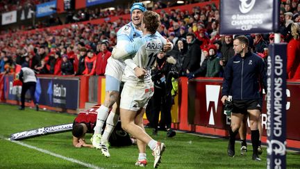 Le Bayonnais Rémy Baget célèbre son essai contre le Munster, en Champions Cup, le 9 décembre 2023. (PAUL FAITH / AFP)