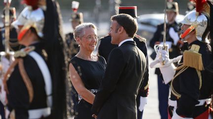 Elisabeth Borne et Emmanuel Macron le 14 juillet 2023. (LUDOVIC MARIN / AFP)