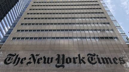 L'immeuble du New York Times, sur la 8e avenue à New York, le 21 août 2018. (DANIEL SLIM / AFP)