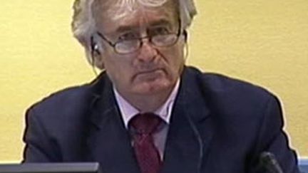 L'ancien chef politique des Serbes de Bosnie Radovan Karadzic lors de son procès, le 3 novembre 2009. (France 2)