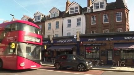 Londres recherche des serveurs depuis le Brexit. (FRANCE 2)