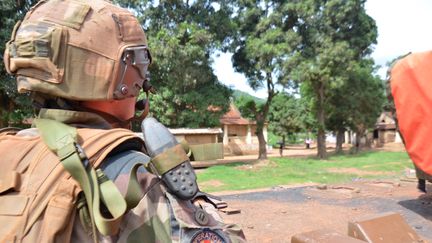 Un soldat français de l'opération Sangaris à Bangui, en Centrafrique, le 20 mai 2015. (PATRICK FORT / AFP)