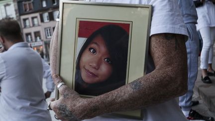 Une photographie de Sophie Le Tan, étudiante de 20 ans, disparue le 7 septembre 2018, lors d'un rassemblement à Strasbourg, le 18 octobre 2018.&nbsp; (ELYXANDRO CEGARRA / NURPHOTO)