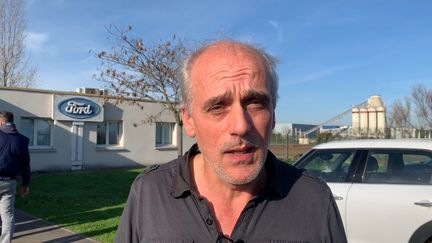 Philippe Poutou, délégué syndical CGT chez Ford Blanquefort (Gironde) et porte-parole du NPA (Nouveau parti anticapitaliste), le 11 décembre 2018 devant le comité d’entreprise de Ford à Blanquefort. (ALEXANDRE BARLOT / FRANCE INFO)