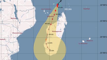 Les prévisions de l'évolution du parcours du cyclone Belna, publiées samedi 7 décembre 2019 par Météo France. (METEO FRANCE)