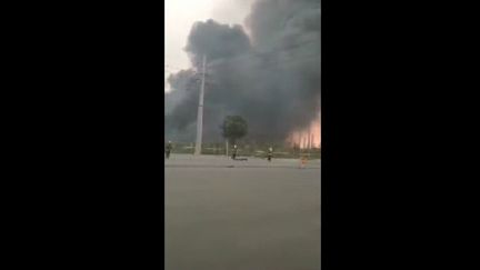 Capture d'écran d'une vidéo amateur diffusée sur CCTV, la télévision d'Etat chinoise, qui relate l'explosion survenue le 19 juillet 2019. (ZHANG GAOPENG)