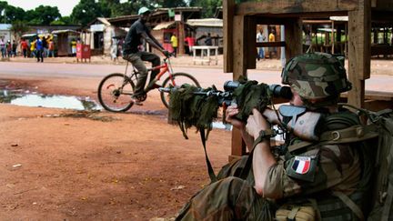 &nbsp; (Un soldat français à Bangui en décembre 2013 © REUTERS/Herve Serefio)