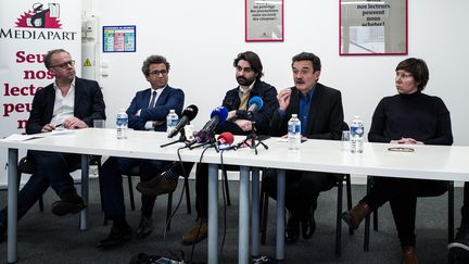 Des journalistes de Mediapart lors d'une conférence de presse, à Paris, le 4 février 2019. (PHILIPPE LOPEZ / AFP)