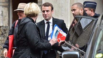 Le candidat à la présidentielle, Emmanuel Macron, le 25 avril 2017 à Paris. (CHRISTOPHE ARCHAMBAULT / AFP)