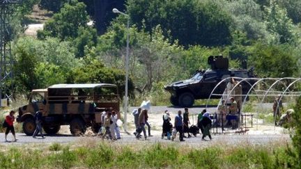 Réfugiés syriens arrivant en Turquie le 23 juin 2011 (AFP - ADEM ALTAN)