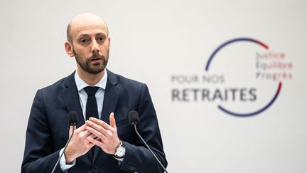 Le ministre de la Fonction publique, Stanislas Guerini, lors de la présentation de la réforme des retraites, le 10 janvier 2023. (XOSE BOUZAS / HANS LUCAS / AFP)