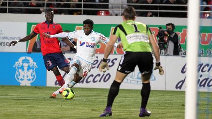 Nkoudou et Marseille ont souffert sur la pelouse du Gazélec Ajaccio (PASCAL POCHARD-CASABIANCA / AFP)