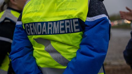 Des gendarmes lors d'une opération de contrôle routier avec la gendarmerie du Loiret le  29 mars 2024. Image d'illustration. (ROMAIN GAUTIER / HANS LUCAS)