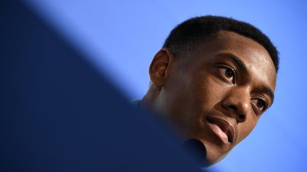 L'attaquant de Manchester United Anthony Martial, lors d'une conf&eacute;rence de presse &agrave; Clairefontaine, avec l'&eacute;quipe de France, le 2 septembre 2015. (FRANCK FIFE / AFP)