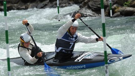 L'équipe allemande de slalom en canoë-kayak lors de la finale de la coupe du monde à Pau, le 16 juin 2016. (IROZ GAIZKA / AFP)