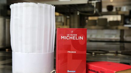 Le guide Michelin, annuaire et guide gastronomique des restaurants. (MAXPPP)