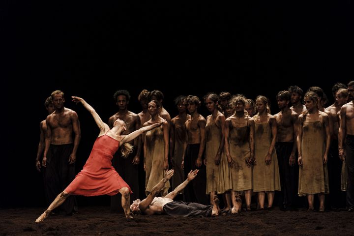 L'étoile Eleonora Abbagnato est l'élue sacrifiée dans Le Sacre du printemps
 (Agathe Poupeney/Opéra national de Paris)