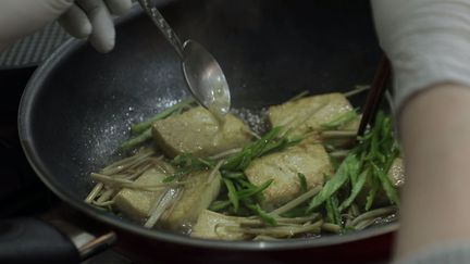 Complément d'enquête. La cuisine coréenne, une voie vers Dieu devenue outil marketing