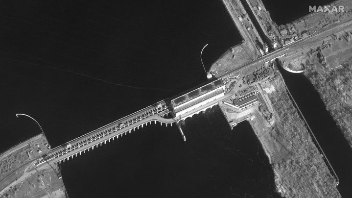 Le barrage de Kakhovka (Ukraine) sur une image satellite du goupe Maxar, le 26 février 2022. (- / AFP)