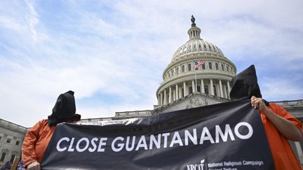 Human rights activists demand the closure of the Guantanamo Bay detention facility on April 5, 2023, during a demonstration in front of Congress in Washington (USA).  (CELAL GUNES / ANADOLU AGENCY / AFP)