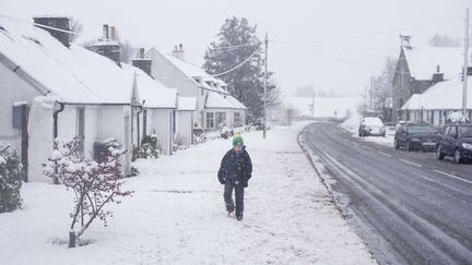 Vents violents, pluies et chutes de neige, la tempête Doris frappe le Royaume-Uni