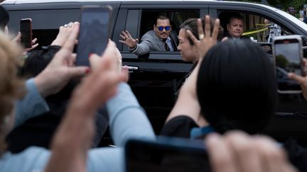 L'acteur Johnny Depp arrive au tribunal de Fairfax, en Virginie (Etats-Unis), le 26 mai 2022.&nbsp; (BRENDAN SMIALOWSKI / AFP)