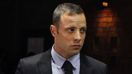 Oscar Pistorius lors d'une audience au tribunal de Pretoria (Afrique du Sud), le 20 f&eacute;vrier 2013. (SIPHIWE SIBEKO / REUTERS)