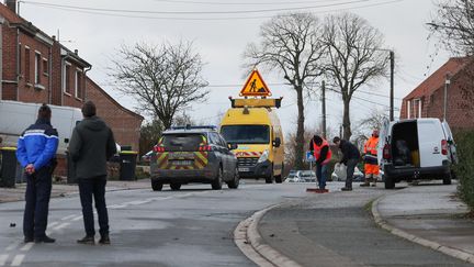 Un accident de la route qui a fait quatre morts, à Steenbecque, dans le nord de la France, le 12 février 2024. (DENIS CHARLET / AFP)