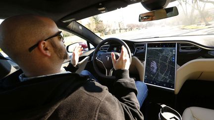 &nbsp; (Une Tesla S en mod "autopilot". © SIPANY/SIPA)