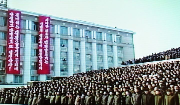 Il s'agissait du dernier hommage militaire rendu &agrave; Kim Jong-il, d&eacute;c&eacute;d&eacute; le 17 d&eacute;cembre. (HO / NORTH KOREAN TV / AFP)