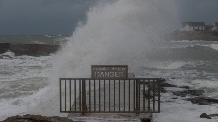 Meteo Les Landes Et Les Pyrenees Atlantiques En Vigilance Orange Pluie Inondation Alerte Levee Dans Les Cotes D Armor