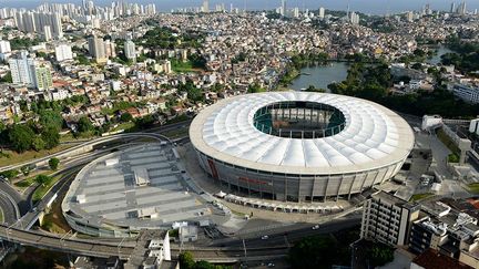 Il accueillera le 13 juin le match Espagne-Pays-Bas, les deux derniers finalistes de la Coupe du monde 2010. Le stade, dont le montant des travaux est évalué à 208 millions d'euros, peut accueillir 55.000 personnes. (REUTERS / Valter Pontes)