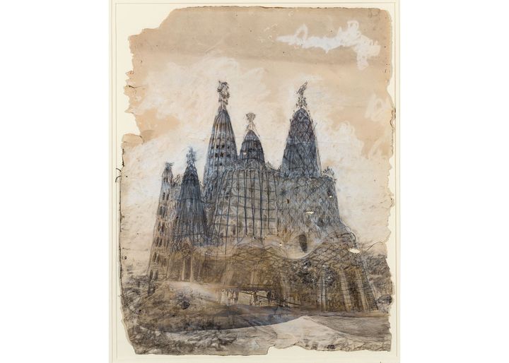 Antoni Gaudi (1852 –1926), projet pour l’église de la Colonie Güell, vers 1908-1910, fusain et rehauts de blanc sur photographie, Barcelone, Museu Nacional d’Art de Catalunya (Photo © MNAC, Barcelona, 2022)