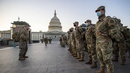 Des soldats de la Garde nationale attendent d'être déployés au Capitole, à Washington, le 12 janvier 2021. (EPN / NEWSCOM / SIPA)