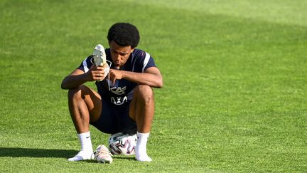 Jules Koundé débutera-t-il pour la première fois avec l'équipe de France contre le Portugal le 23 juin 2021 ? (FRANCK FIFE / AFP)