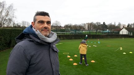 Philippe Gonnel enseignant au Paris Country club (FABRICE RIGOBERT / RADIO FRANCE)