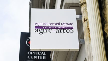 Les salariés du secteur privé cotisent obligatoirement au régime de retraite complémentaire de l'Agirc-Arrco. (MAGALI COHEN / HANS LUCAS / AFP)