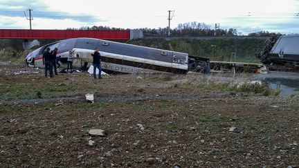 Cinquante trois personnes étaient à bord du&nbsp;train d'essai n°814521 de la ligne à grande vitesse Est européenne, qui a déraillé à Eckwersheim (Bas-Rhin), le 14 novembre 2015. (PAUL MUSER)