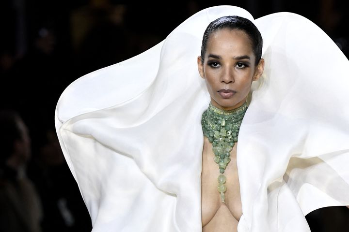 Stéphane Rolland haute couture printemps-été 2023, le 24 janvier 2023 à Paris (STEPHANE DE SAKUTIN / AFP)