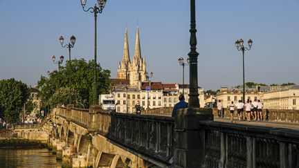 Le pont Saint-Esprit à Bayonne (Pyrénées-Atlantiques), le 13 septembre 2023. (J-F ROLLINGER / AFP)